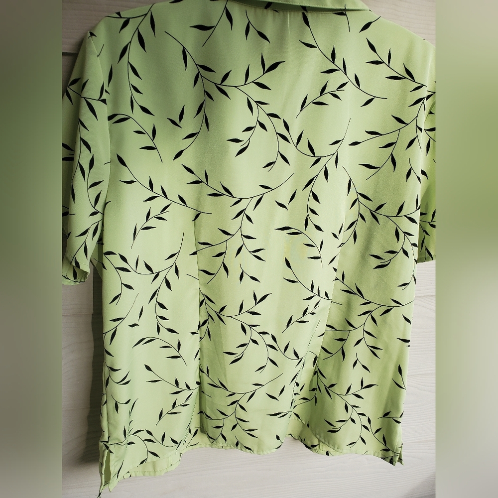 elementz Black Vine Leaf Pattern Short Sleeve Button-down Pistachio Green Blouse - Picture 10 of 13